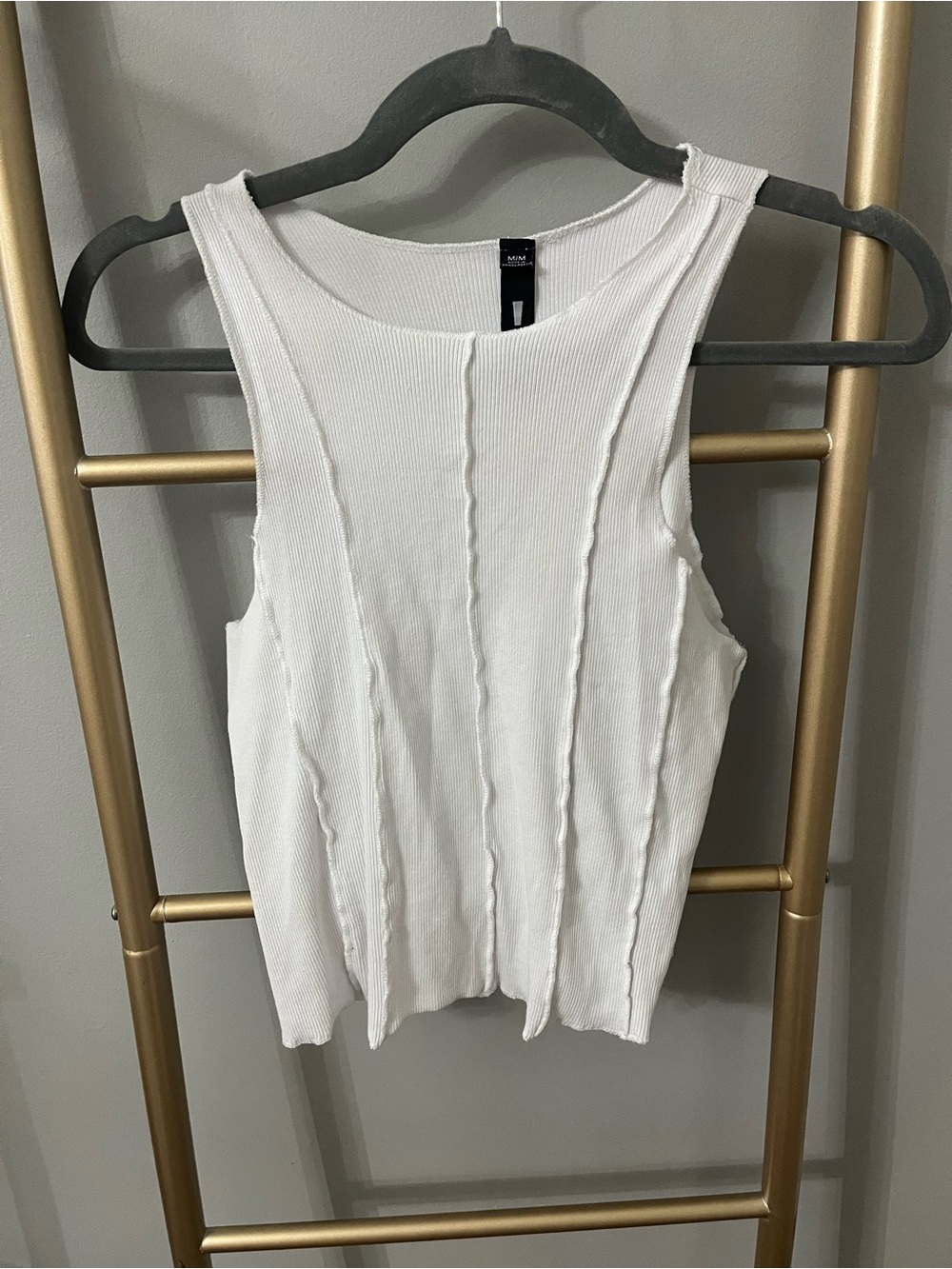 Design Lab Medium White Ribbed Sleeveless Tank Top | Exposed Seam Knit